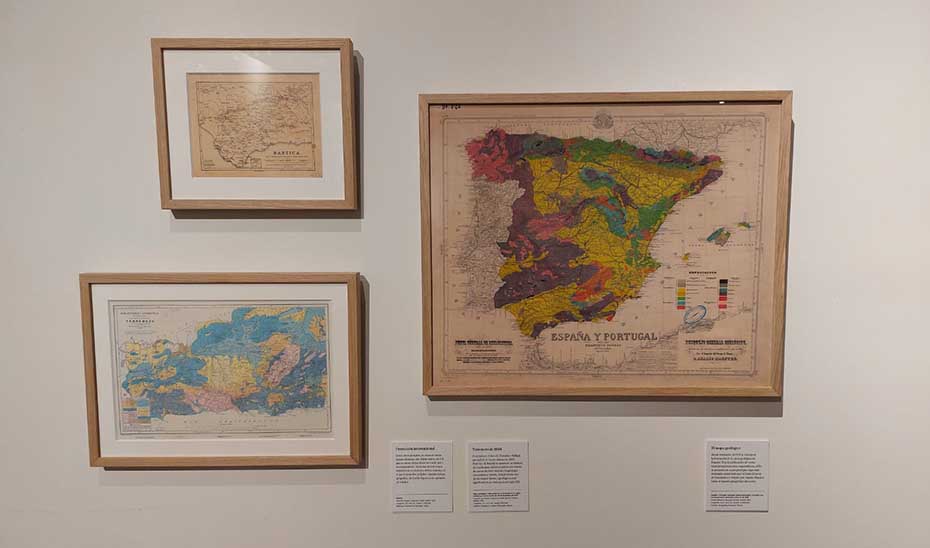 
			      Detalle de la exposición del cartógrafo Francisco Coello en el Museo Íbero de Jaén.			    
			  