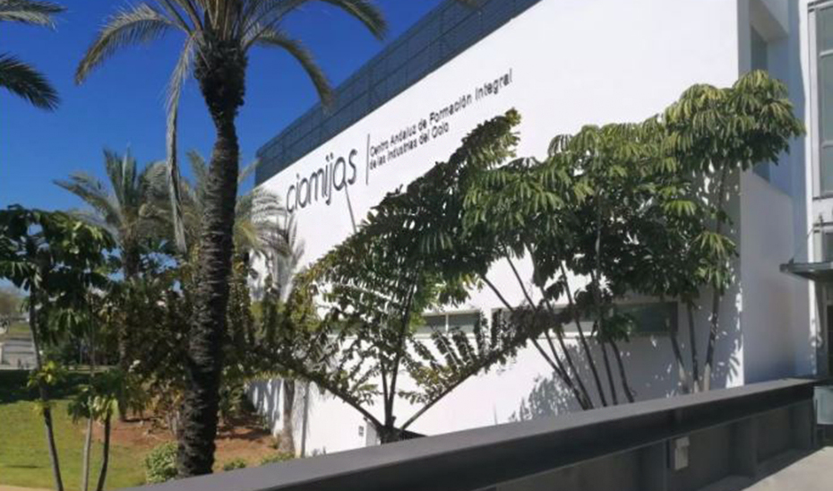 Fachada del CIO de Mijas, centro de referencia nacional en Hostelería y Turismo.