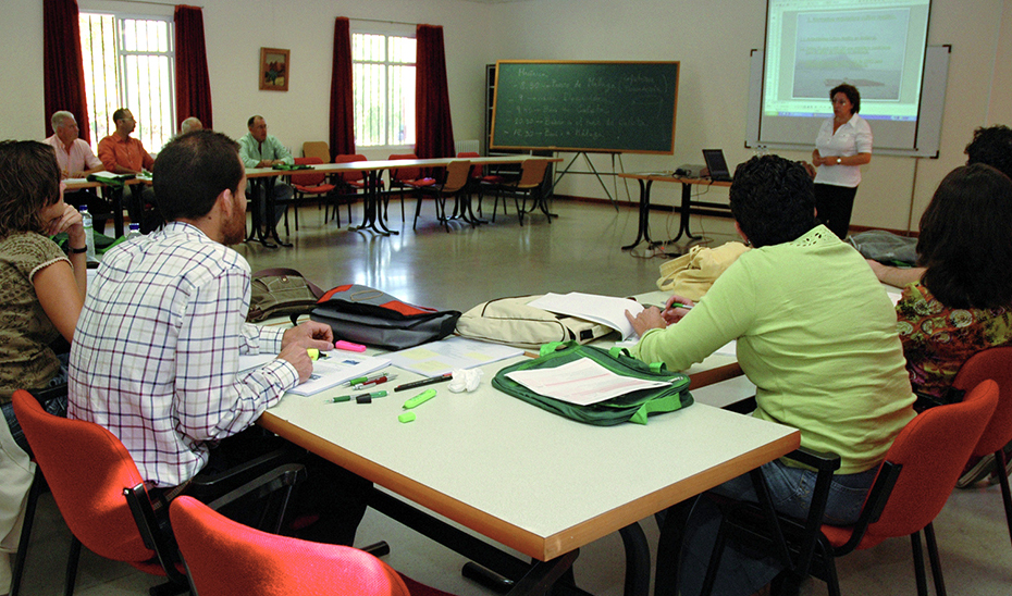 El Ifapa cuenta con un total de 15 centros repartidos por todas las provincias andaluzas. En la imagen, uno de los cursos de formación impartidos en una de las aulas del Ifapa.