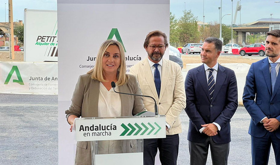 La consejera Marifrán Carazo anunciando este viernes en Granada que ya tiene la autorización ambiental para acometer la ampliación del metro.