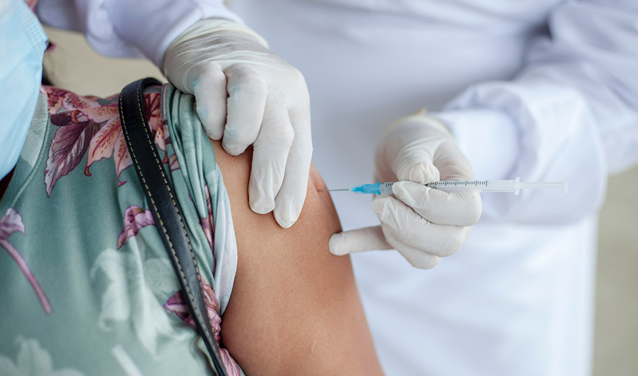 Imagen del artículo Salud comienza la vacunación contra la gripe y el Covid para mayores de 70 años y personas con patologías de riesgo