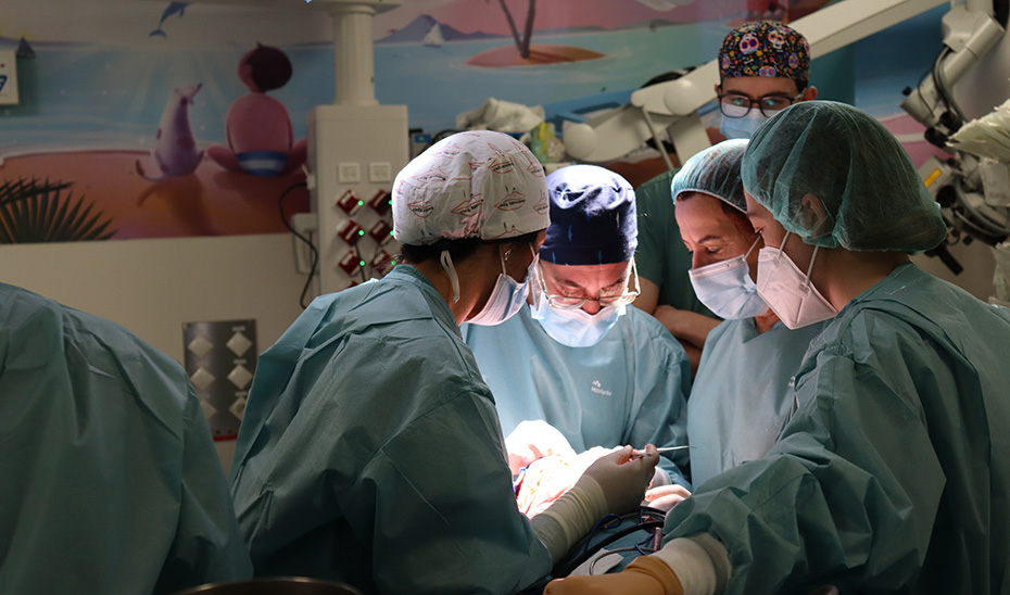 Imagen del artículo El SAS emplea en 2023 más de 1,8 millones de horas en cirugías y consultas complementarias de tarde, un 25% más que en 2018