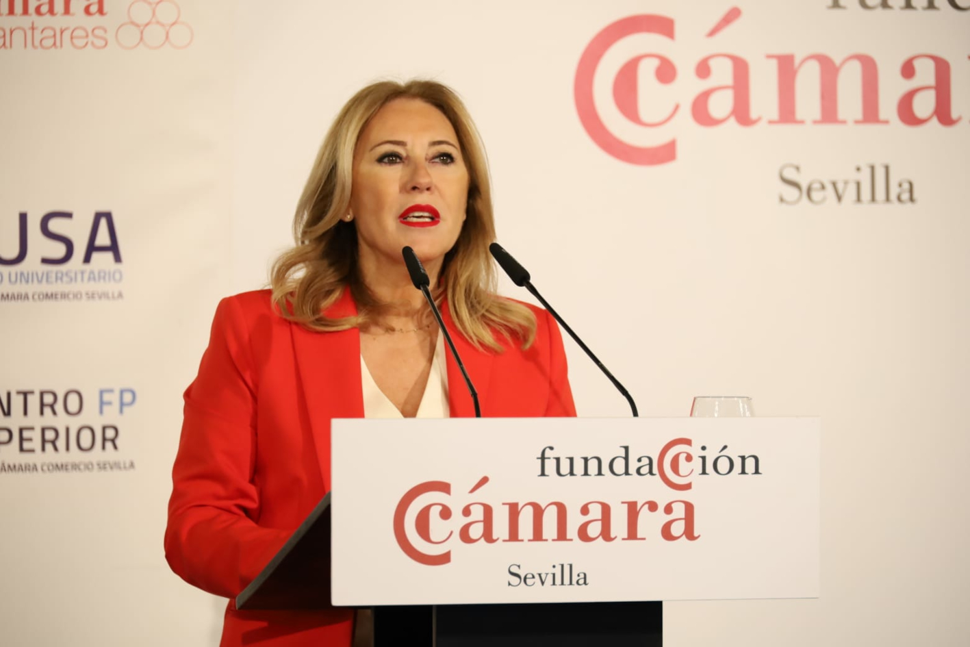 La consejera, durante su intervención en el foro organizado por la Cámara de Comercio de Sevilla.