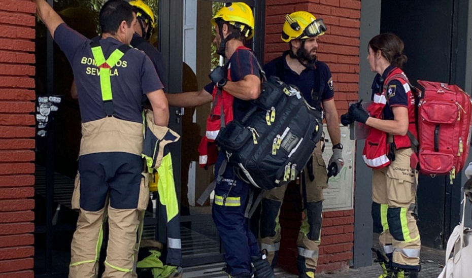 Imagen del artículo Evacuada al hospital tras el incendio de una  vivienda en Sevilla capital