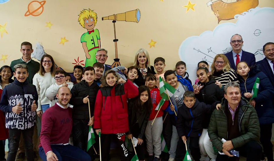 Escolares celebran el Día de la Bandera