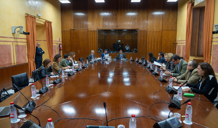Comisión de Presupuestos 2024 de la Consejería de Sostenibilidad, Medio Ambiente y Economía Azul en el Parlamento de Andalucía.