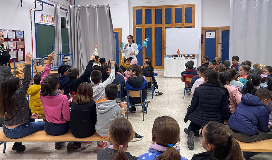 Imagen del artículo La Fundación Progreso y Salud acerca la investigación biomédica a 500 escolares con sus talleres infantiles