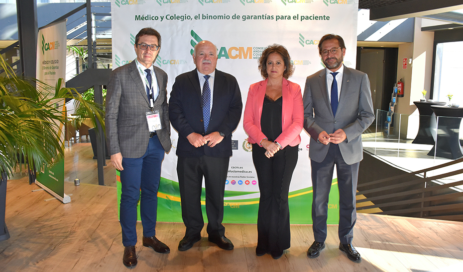 La consejera de Salud y Consumo, Catalina García, ha participado en la VIII Convención de Colegios de Médicos de Andalucía.