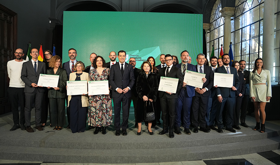 Imagen del artículo Moreno, ante la prensa en los Premios Andalucía de Periodismo: Ayudadnos a ser mejores gobernantes