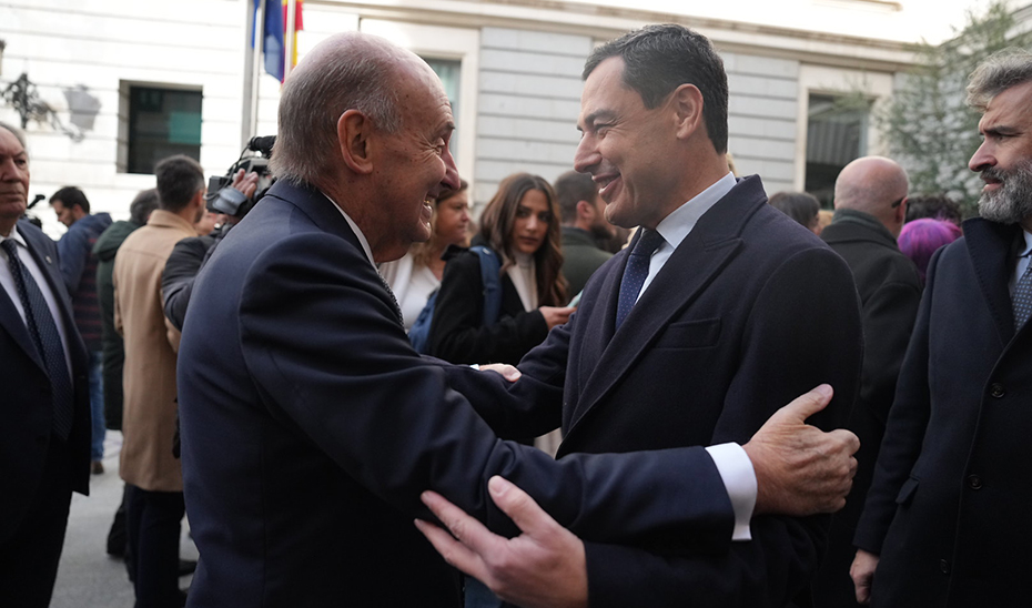 Moreno: "Defender la Constitución Española es incompatible con ser el aliado de Puigdemont"