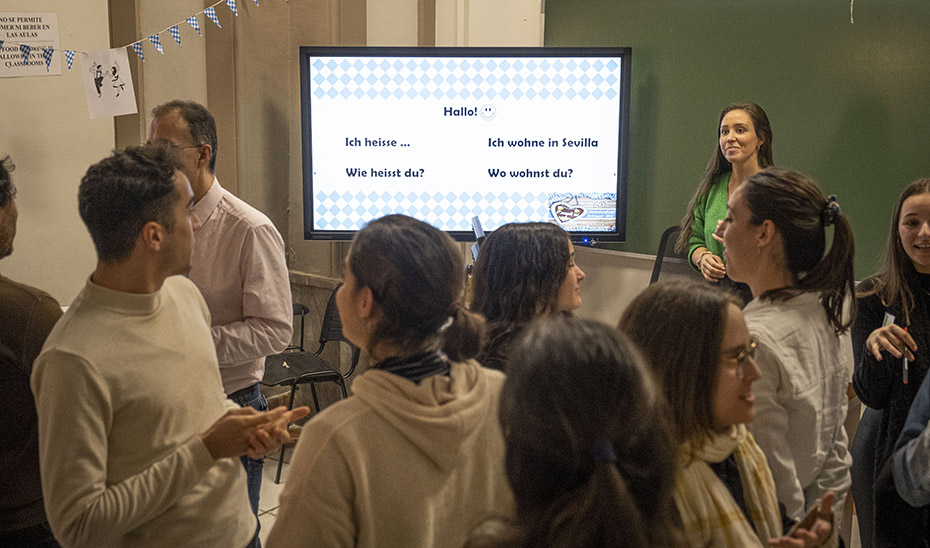Alumnos asistentes al Festival de Babel adquieren nociones de alemán.