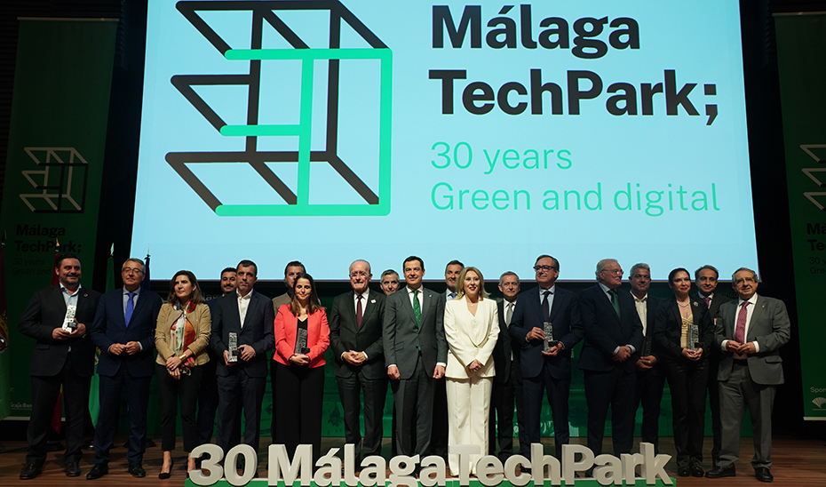 
			      Foto de familia del acto conmemorativo del 30º Aniversario de Málaga TechPark.			    
			  