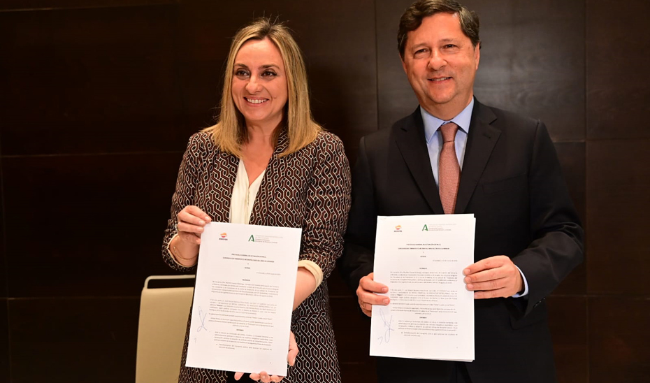 
			      La consejera de Fomento, Articulación del Territorio y Vivienda, Marifrán Carazo, y el director ejecutivo de Movilidad de Repsol, José Barreiro, ...
			  
