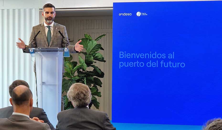 Fernández-Pacheco apuesta por una transición hacia los puertos verdes en Andalucía