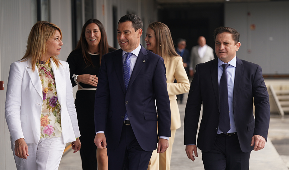 Moreno destaca las posibilidades que la Ciudad del Marisco abre al Puerto de Huelva
