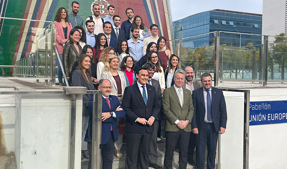 Gómez Villamandos mantiene un encuentro con destinatarios del Programa Fulbright 