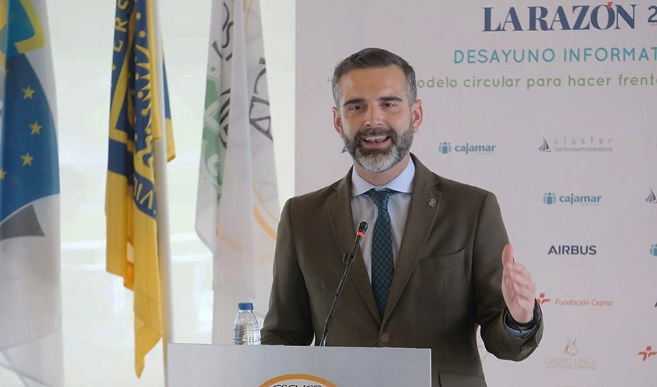 
			      El consejero de Sostenibilidad, Medio Ambiente y Economía Azul y portavoz del Gobierno andaluz, Ramón Fernández-Pacheco, interviene en el desayun...
			  