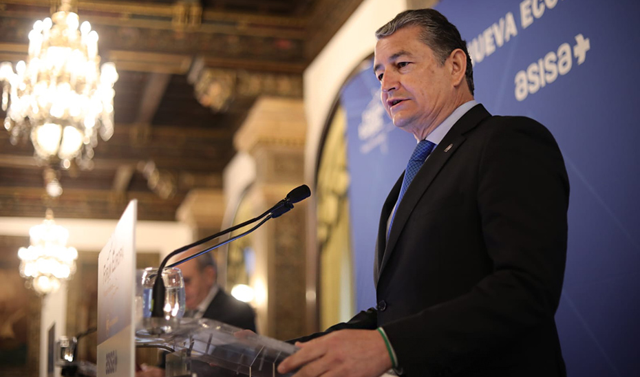 El consejero de la Presidencia, Antonio Sanz, interviene en el Foro Nueva Economía.