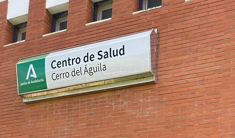 
			      Edificio actual del centro de salud de El Cerro del Águila, con más de 50 años de antigüedad.			    
			  