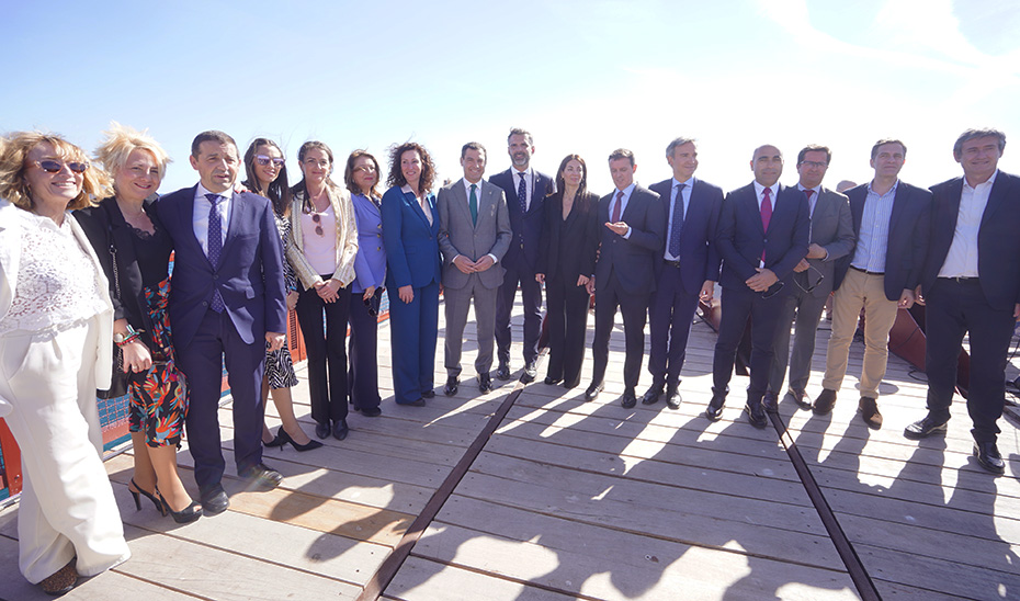 Foto de familia del acto de inauguración del Cable Inglés.