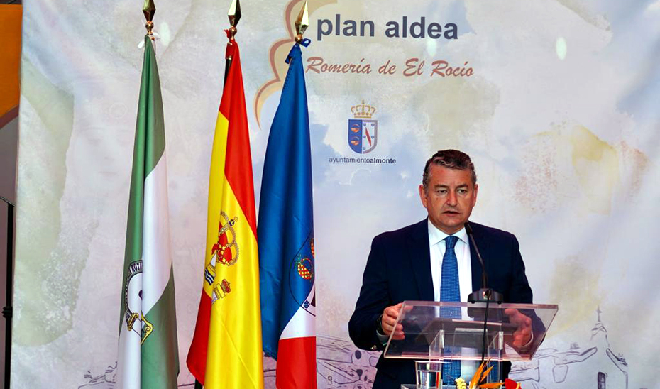 El consejero de la Presidencia, Interior, Diálogo Social y Simplificación Administrativa, Antonio Sanz, durante la presentación del Plan Aldea.