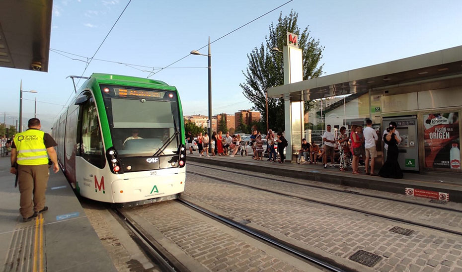 Metro de Granada refuerza su oferta durante el Corpus con cinco días de servicio ininterrumpido