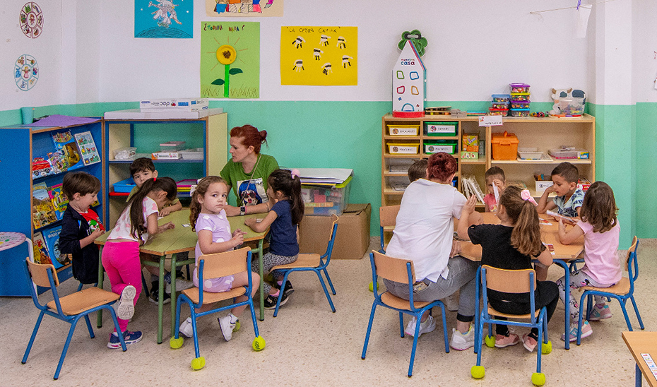 
			      Aula escolar infantil.			    
			  