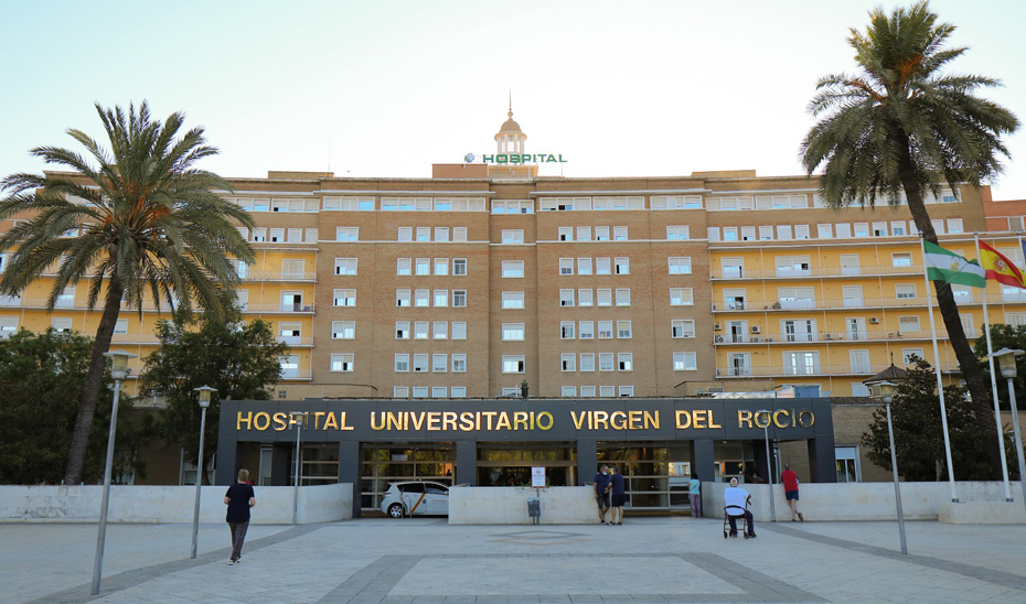 Fachada principal del Hospital General Universitario Virgen del Rocío de Sevilla.