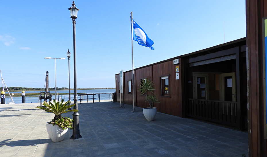 El Terrón, en el litoral onubense, entre puertos andaluces distinguidos en 2023 con Bandera Azul por la calidad de sus instalaciones. 