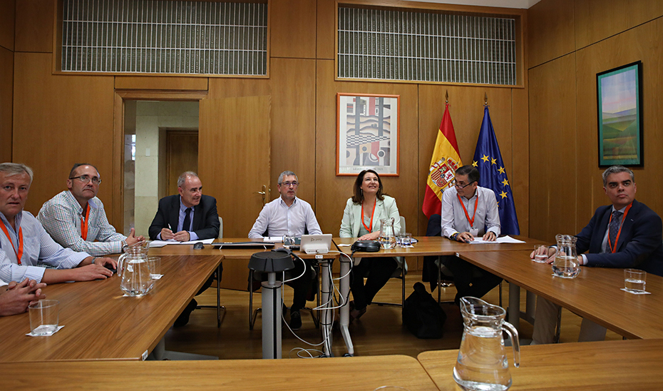 
			      Un momento de la reunión sobre las conducciones de la Presa de Rules, celebraba en Madrid.			    
			  