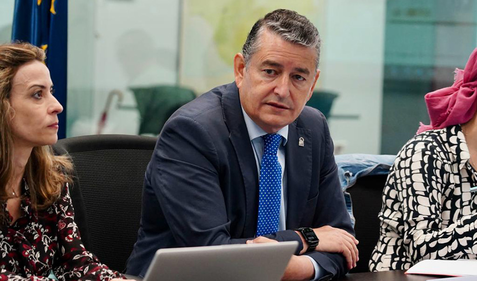 
			      El consejero de la Presidencia, Antonio Sanz, ha participado en Sevilla en la reunión del Comité de Lucha Contra Incendios Forestales (CLIF).			    
			  