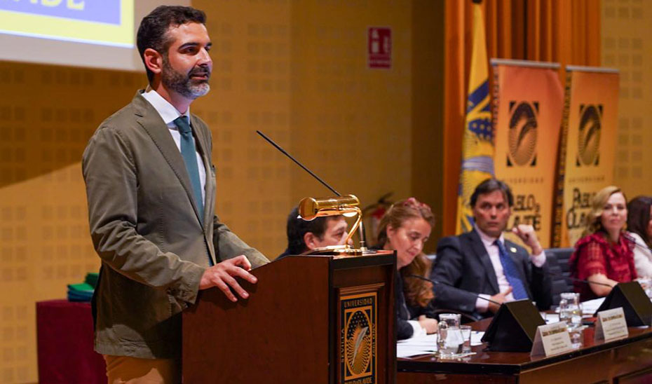 Fernández-Pacheco, padrino de la X Promoción de Ciencias Ambientales de la UPO