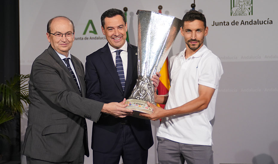 Acto de recepción en San Telmo por Juanma Moreno del Sevilla FC, campeón de la UEL