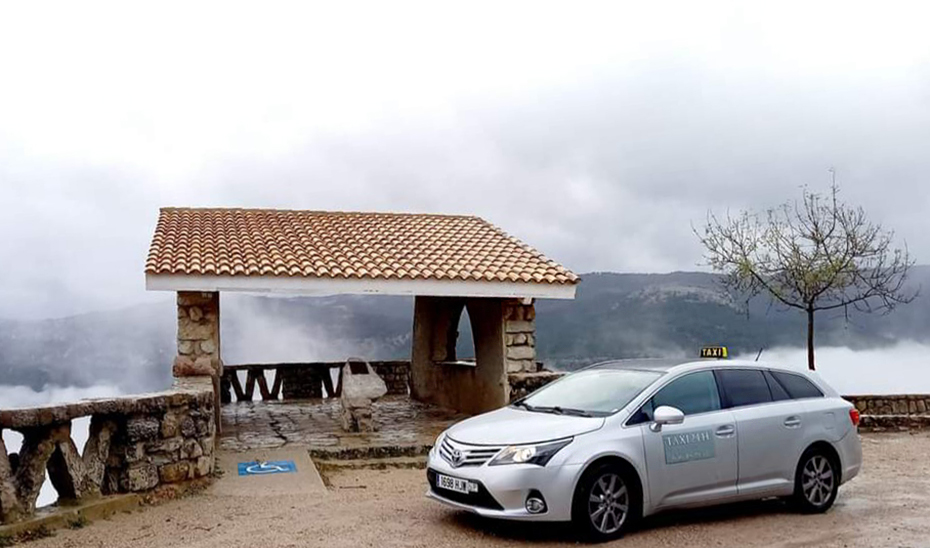
			      Taxi en La Iruela (Jaén).			    
			  
