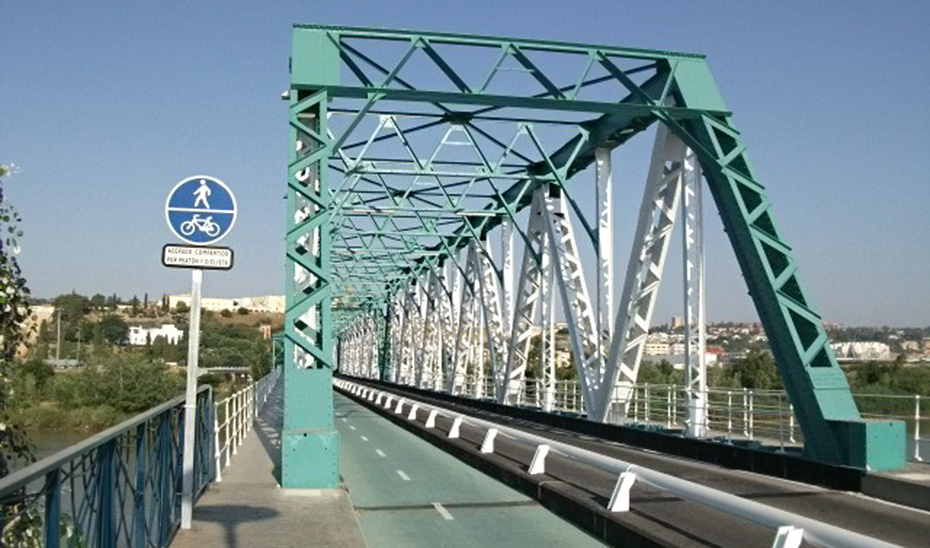 El puente de Hierro de San Juan de Aznalfarache, que la comarca del Aljarafe con Sevilla capital.
