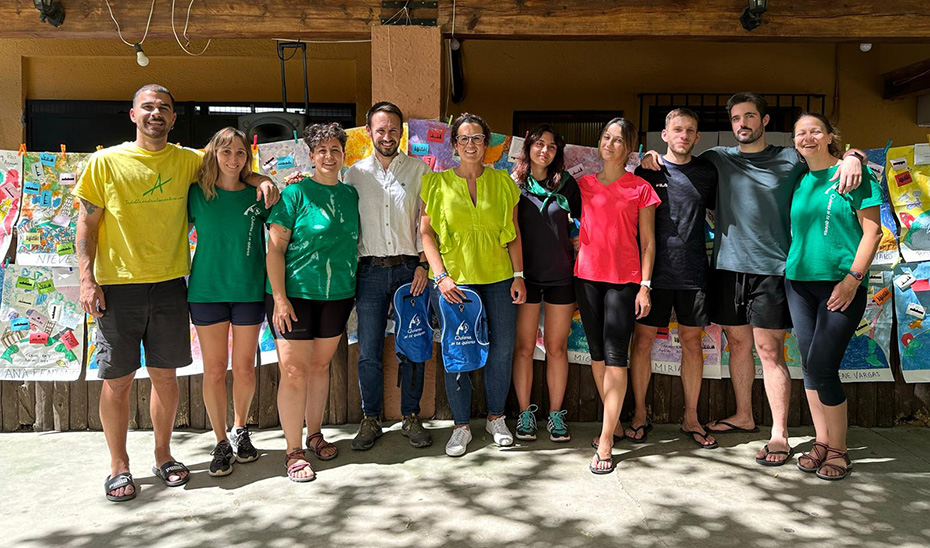 Grupo de voluntarios que han participado en el campamento celebrado en Orcera (Jaén).