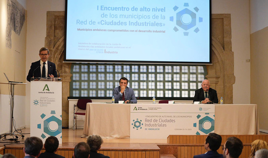 La Junta reúne a más de 70 ayuntamientos comprometidos con el desarrollo de la industria en sus municipios
