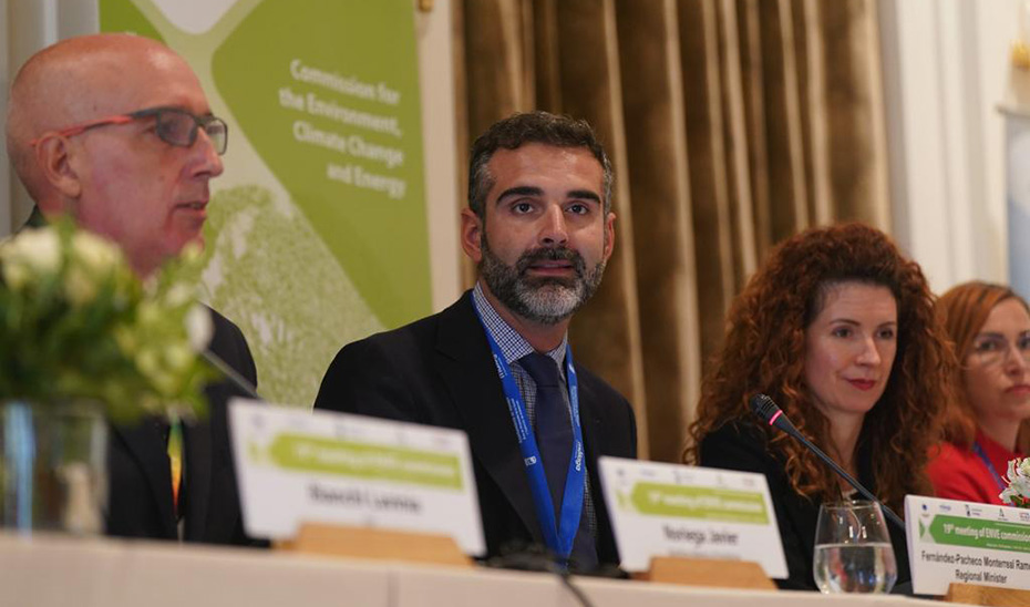 El consejero de Sostenibilidad y portavoz del Ejecutivo autonómico, Ramón Fernández-Pacheco, durante su intervención en la Comisión de Cambio Climático, Medio Ambiente y Energía (ENVE) del Comité Europeo de las Regiones.