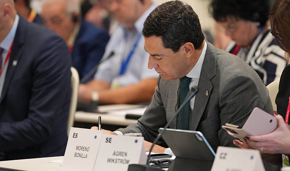 Juanma Moreno, en un momento de la reunión de la Comisión ENVE del Comité de las Regiones.