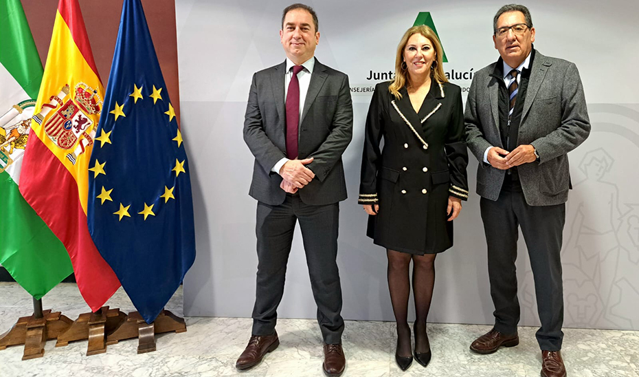 La consejera de Economía, Carolina España, durante el acto de firma de los convenios con las universidades sevillanas Pablo de Olavide y Loyola.