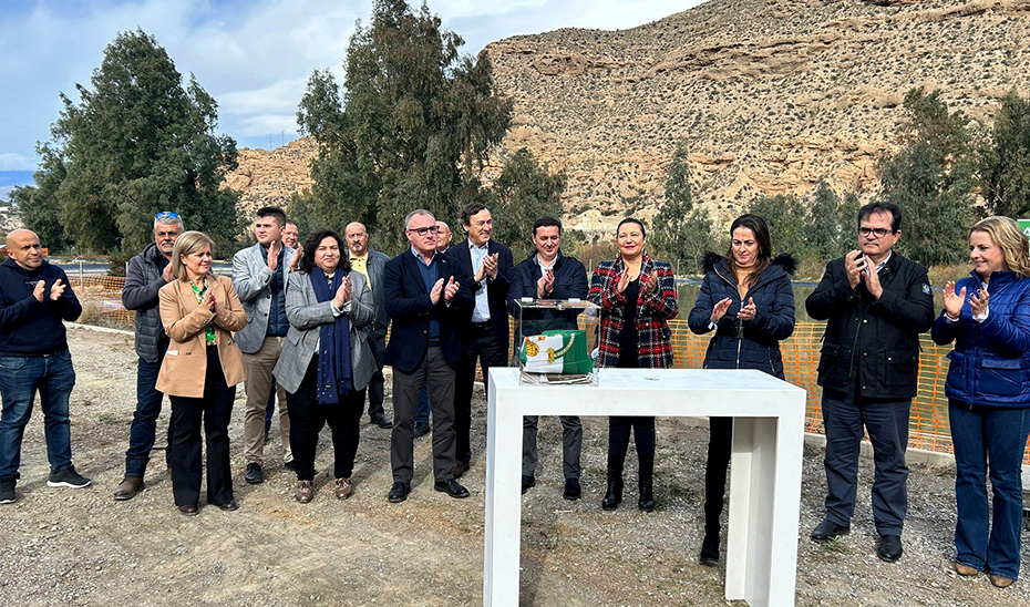 Imagen del artículo Carmen Crespo coloca la primera piedra de la EDAR de Alhama y cumple un hito histórico de la comarca