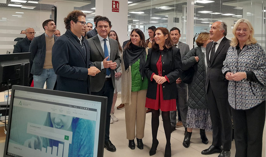 Rocío Blanco ha visitado la nueva sede del Servicio Andaluz de Empleo (SAE) en Algeciras.