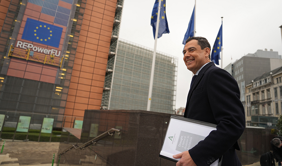 Juanma Moreno, en Bruselas, a su llegada al Edificio Berlaymont, sede de la Comisión Europea.