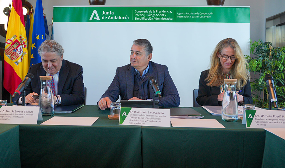 El consejero de la Presidencia, Antonio Sanz, durante la reunión del Consejo Rector de la Agencia Andaluza de Cooperación Internacional para el Desarrollo (AACID).