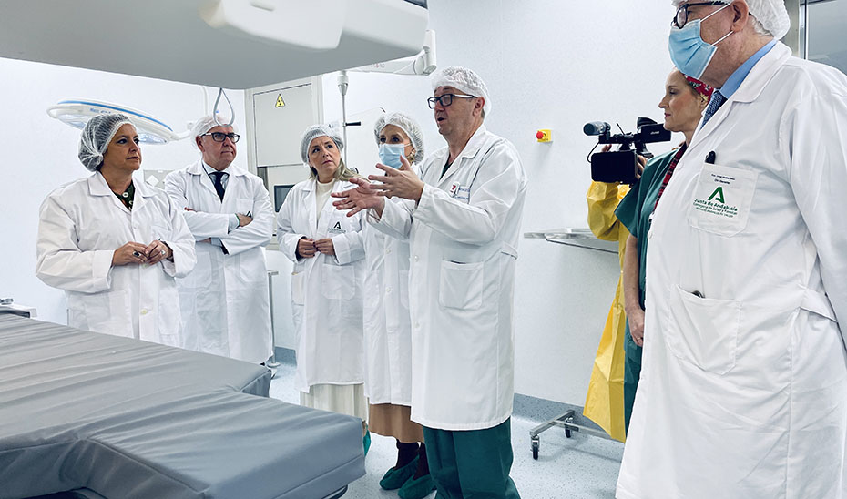 Imagen del artículo Catalina García destaca el avance tecnológico del Hospital de Jaén con el nuevo quirófano híbrido