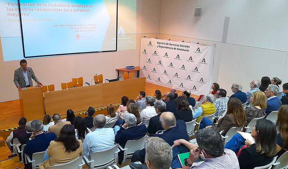 El viceconsejero de Inclusión Social, José Repiso, en la presentación del informe del Centra.