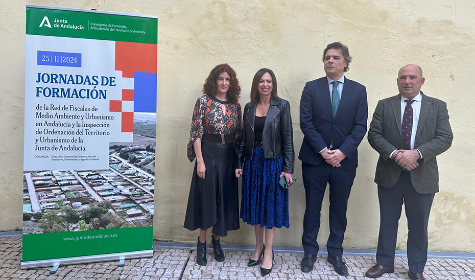La consejera de Fomento, Rocío Díaz, en la inauguración de las jornadas de formación dirigidas a fiscales de Medio Ambiente e inspectores del territorio en Andalucía.