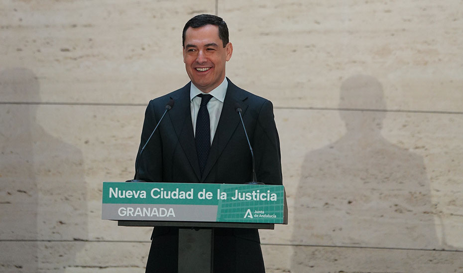 Un momento de la intervención de Juanma Moreno en el acto de presentación del acuerdo institucional de compraventa del edificio El Cubo de Granada.