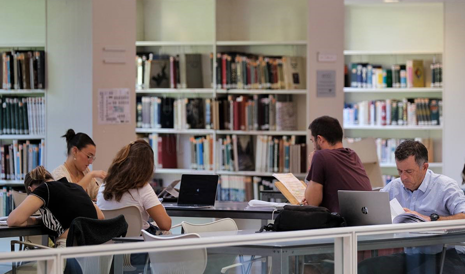 Biblioteca pública Infanta Elena, en Sevilla.