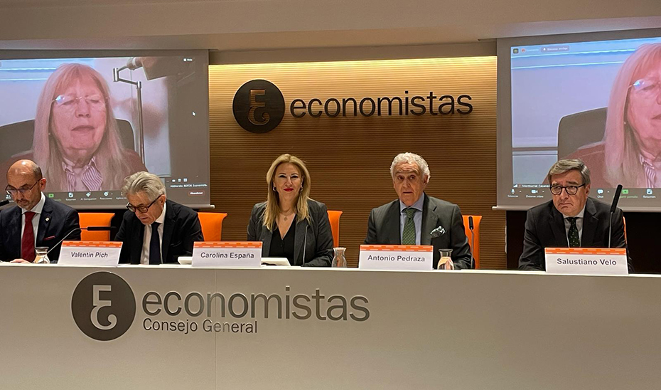 La consejera de Economía, Carolina España, durante su ponencia previa a la presentación del Observatorio Financiero y Claves Económicas del Consejo General de Economistas de España.